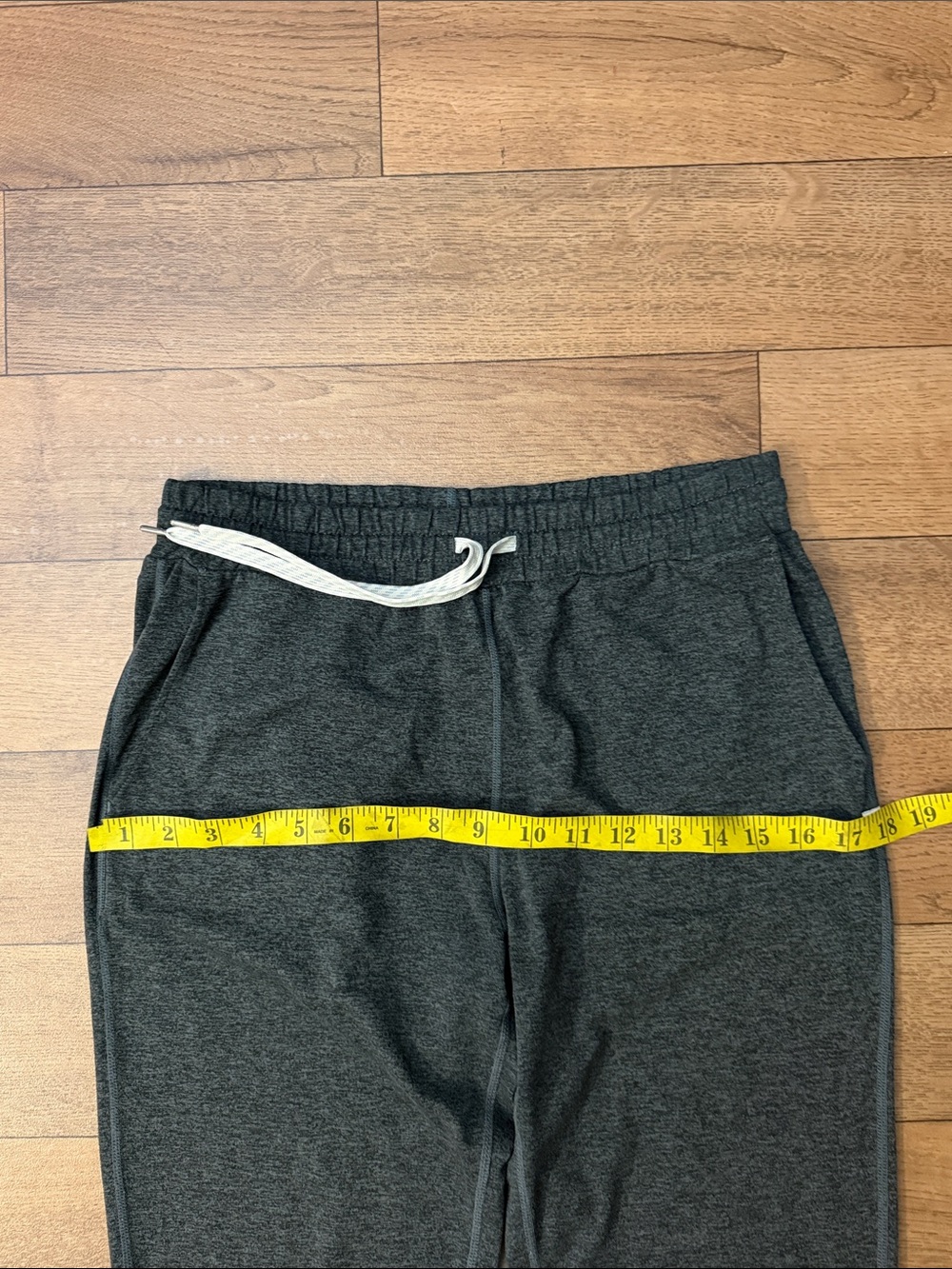 Vuori Size Small Performance Joggers Style VW303-L Heathered Dark Grey Comfy S - Picture 10 of 12